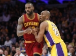 LeBron James gana en su último duelo contra Kobe Bryant