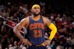 LeBron James pacta extensión de dos años con los Cavaliers
