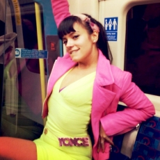 Lily Allen toma el metro de Londres para llegar al concierto de Beyoncé