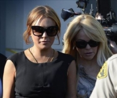 Lindsay Lohan tendrá que acudir a terapia tres veces a la semana.
