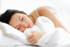 Los beneficios de dormir acompañados, según estudio