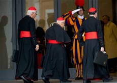 Los Cardenales se Reúnen Hoy por Ultima Vez Antes del Cónclave de Mañana.