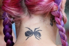 Los peligros de los tatuajes y los piercings