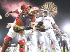 Los Tigres ganan dramático juego y se colocan a un paso de la final