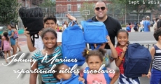 Manager de Romeo Santos reparte Utiles Escolares