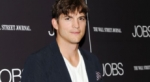 ¡Mañoso! Acusan a Ashton Kutcher de robo