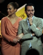 Marc Anthony está loco por leer el libro autobiográfico de JLo