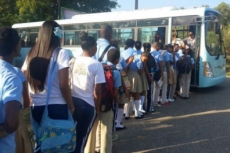 Más de 4,700 estudiantes reciben transporte gratis en