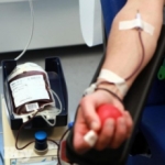 Médico donó sangre para salvar vida a su paciente embarazada en el hospital San Bartolomé de Neiba