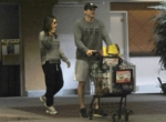 Mila Kunis debutó con su pequeña pancita de embarazo
