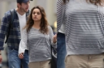 Mila Kunis presume su pancita de embarazo