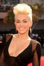Miley Cyrus desprecia consejo de Sinead O'Connor