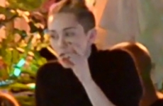 Miley Cyrus es captada fumando ¿marihuana?