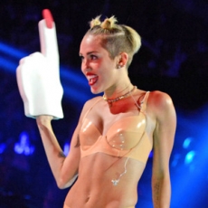 Miley Cyrus habló y defendió su actuación en los MTV VMAs