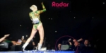 Miley Cyrus no se sabe sus canciones