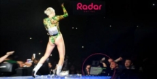 Miley Cyrus no se sabe sus canciones