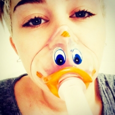 Miley Cyrus salió del hospital y se prepara para seguir su gira por Europa