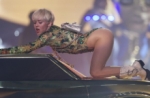 Miley Cyrus se defiende con imagen de su trasero