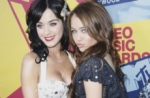 Miley Cyrus se molesta con Katy Perry por rechazar beso