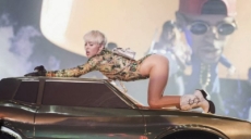 Miley Cyrus volvió a provocar con su show erótico