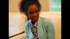 Miss RD cantando luego de la caída en Rusia