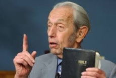Muere en EE.UU. el predicador que vaticinó tres apocalipsis