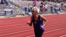 Mujer de 99 años establece récord en los 100 metros