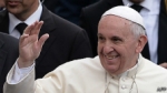 Mujeres piden al Papa que cambie ley de celibato para clérigos.