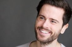 Mujeres prefieren hombres con barba, según estudio