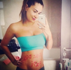 Ninel Conde presume su pancita de embarazo con sexy top