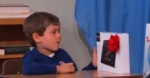 Niño rechaza tablet de premio en concurso de TV en vivo