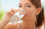 ¡No es mito!, beber agua adelgaza.