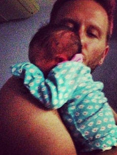 Noel Schajris se complace en presentarnos a la hermosa Emma