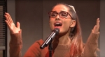 OMG! Ariana Grande demostró que puede convertirse en cualquier diva del pop que desee ¡Mira como lo hace!