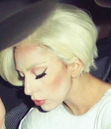 Ordenan sellar secretos de Lady Gaga