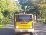 Padre Rogelio encabeza caravana hasta el Congreso por Loma Miranda.