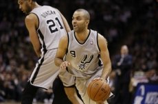 Parker destaca en triunfo de Spurs sobre Kings