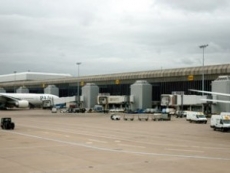 Pasajero sin experiencia de vuelo aterriza avión