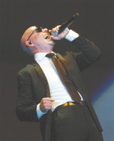 Pitbull recibe galardón