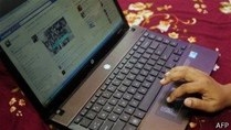 Por qué la gente espía a sus parejas por Facebook