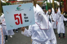 ¿Quién en el Ministerio de Cultura autorizó el desfile de la comparsa “Ku Klux Klan?