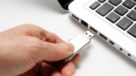 Quizá no sea buena idea compartir tus memorias USB