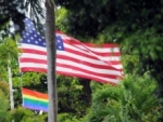 Residencia de embajador EE.UU. iza bandera LGBT