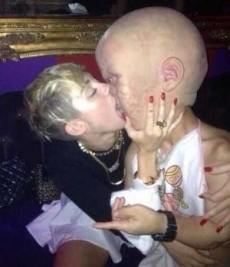 Revelan perturbadora foto de Miley Cyrus