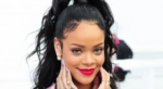 ¡Revelan video inédito de Rihanna bailándole muy sensual a un fan!.