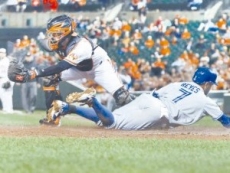 Reyes da tres hits; Cruz pega dos y O’s casi en playoffs