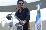 Ricardo Arjona inaugura escuela en Guatemala