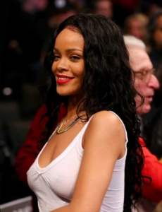 Rihanna muestra de más en público