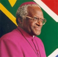 Roban en casa de Arzobispo Desmond Tutu mientras asistía al oficio religioso de Mandela