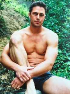Salen a la luz pública reveladoras fotos de Taylor Kinney, el prometido de Lady Gaga